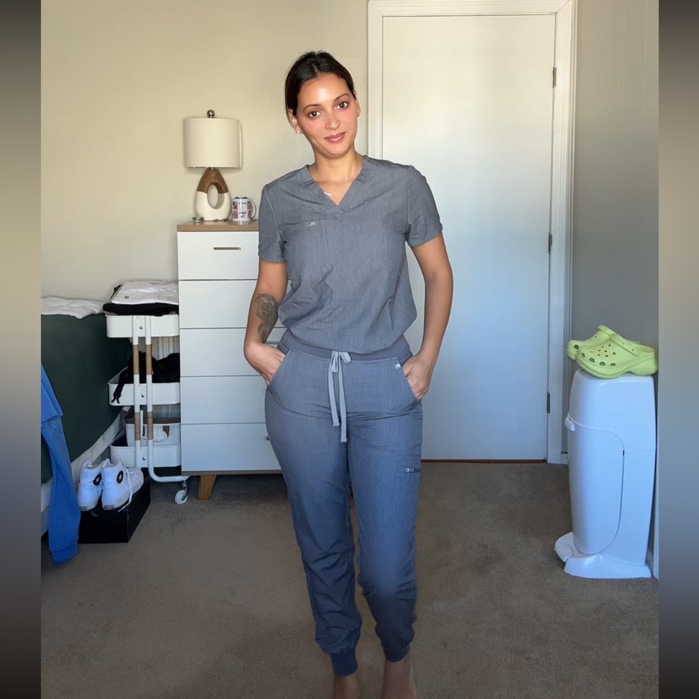 Figs scrubs